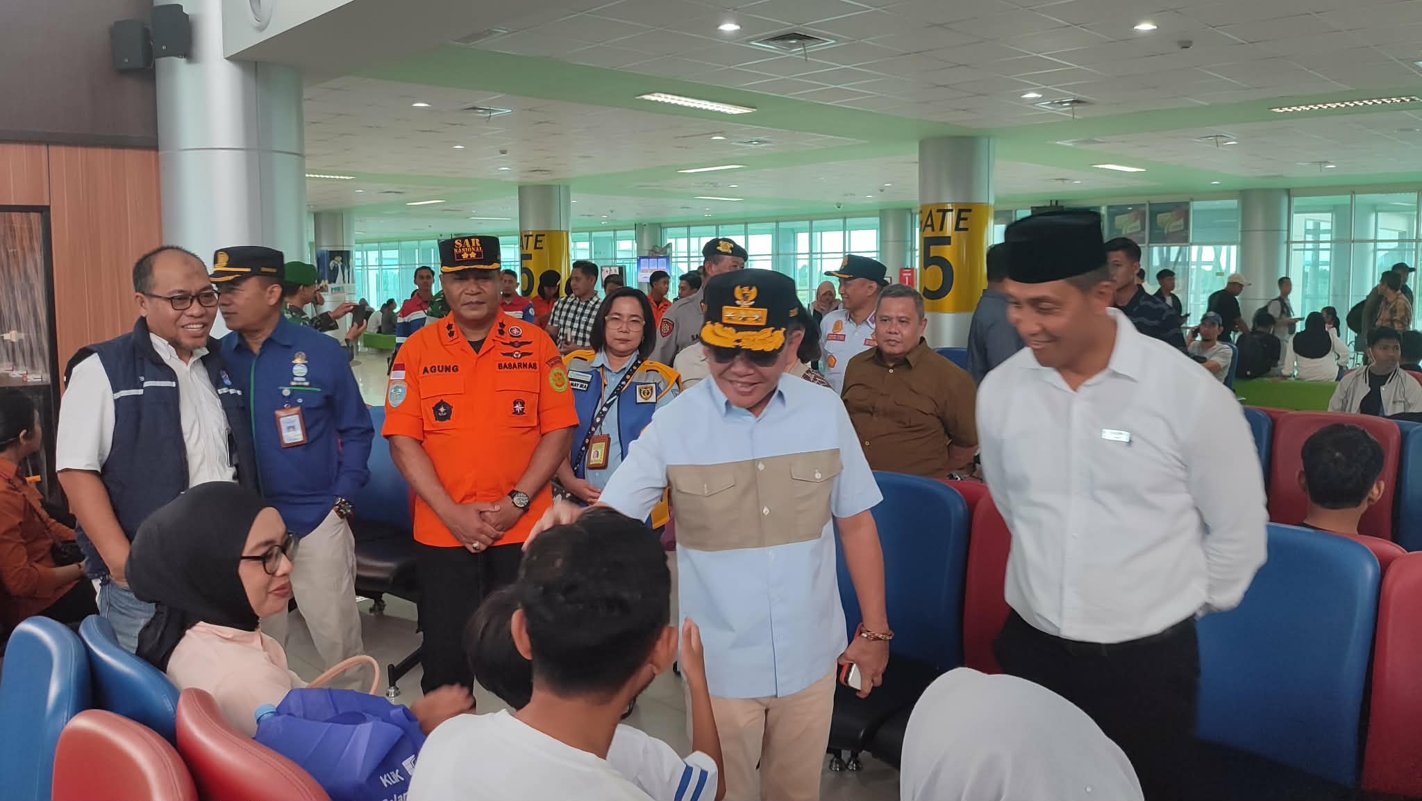Gubernur Kalteng Agustiar Sabran mengunjungi ke Bandara Tjilik Riwut Palangka Raya, memastikan kelancaran arus mudik yang mulai melonjak dan diperkirakan puncaknya pada H-3 lebaran.