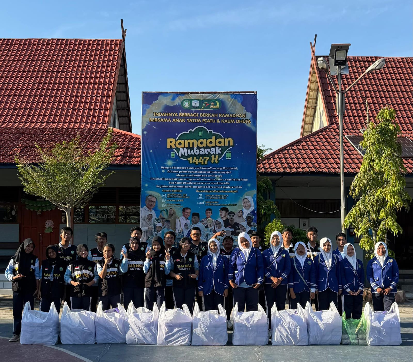  Tim Smansa Peduli Sampit melaksanakan kegiatan sosial berupa pembagian takjil, Sabtu (14/3/2026).