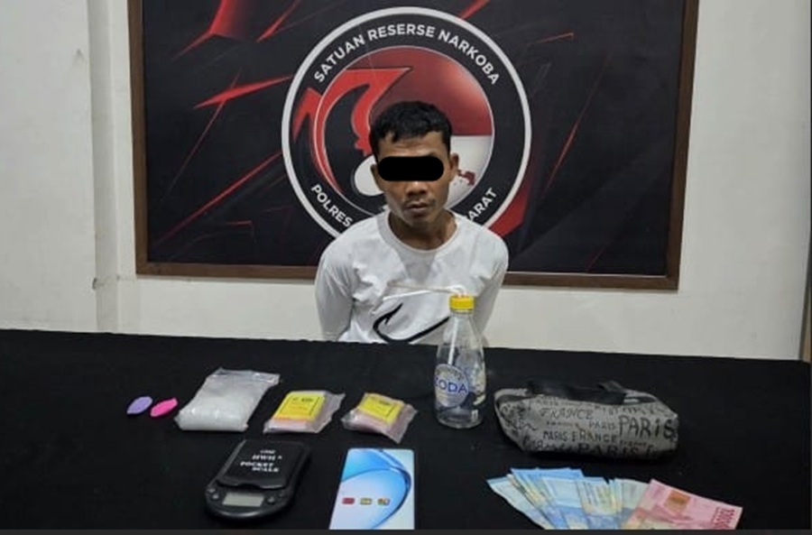 Pundi warga Jalan Pasar Karya, Gang Gajah, Kelurahan Sidorejo, saat diamankan di Mapolres Kobar bersama barang bukti belum lama ini. (POLRES/RADAR SAMPIT&nbsp;)