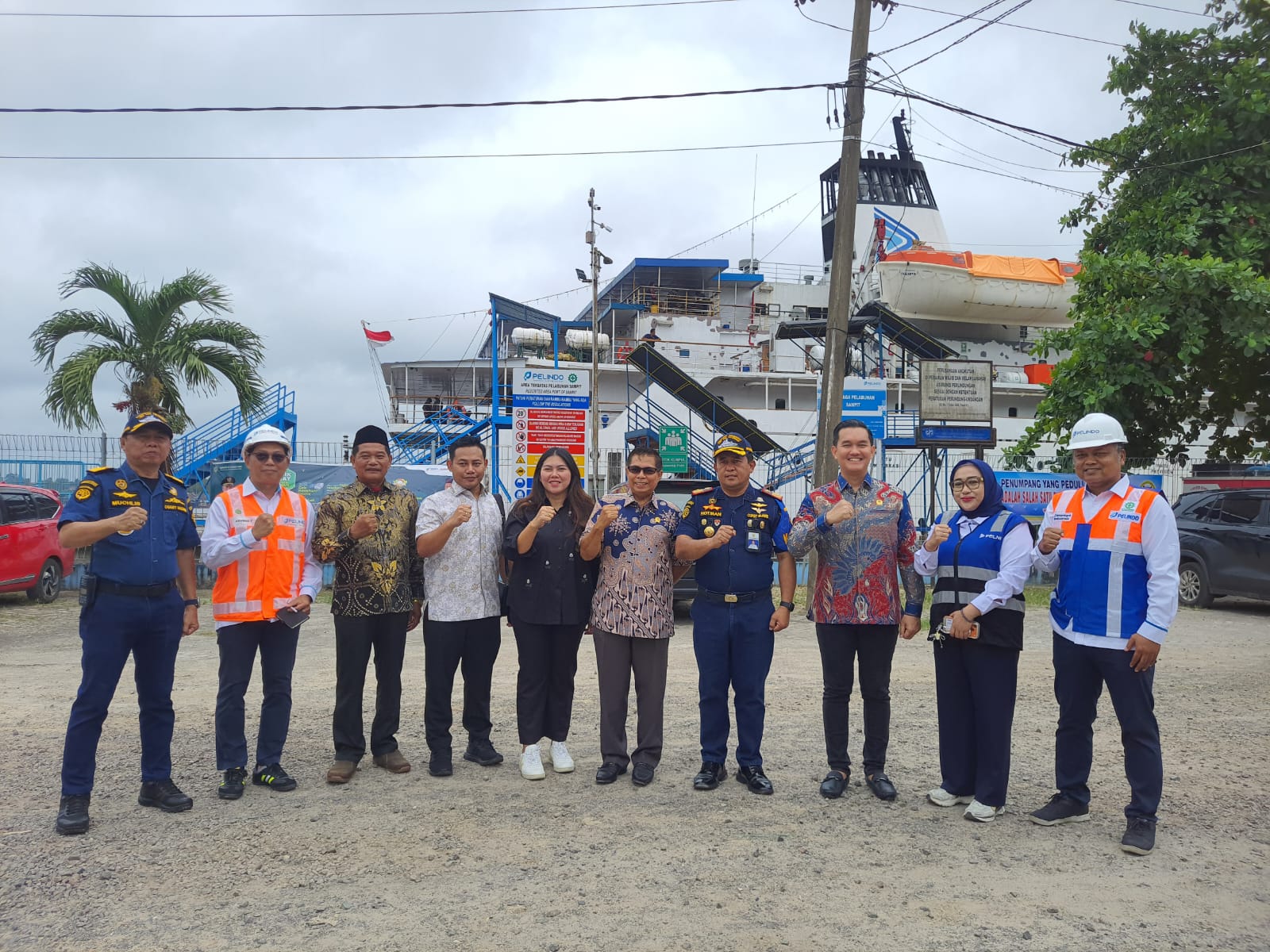Anggota DPRD Dapil II Provinsi Kalimantan Tengah saat melakukan kunjungan dalam rangka pemantauan arus mudik di Pelabuhan Sampit, Senin (16/3/2026)