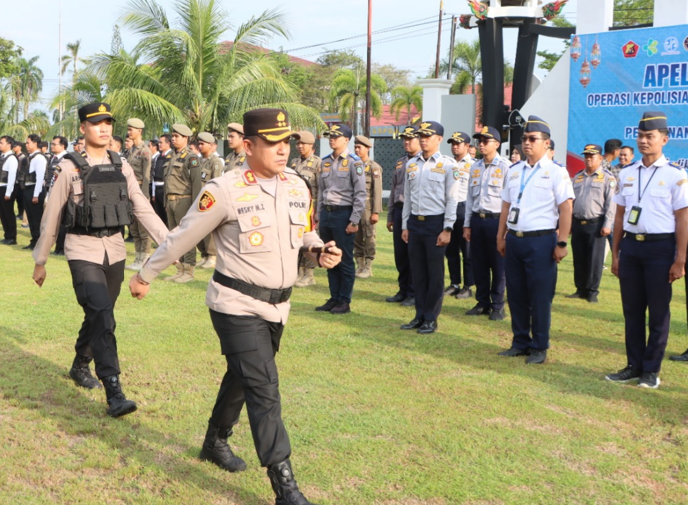 Kapolres Kotim AKBP Resky Maulana Zulkarnain saat memimpin apel gabungan