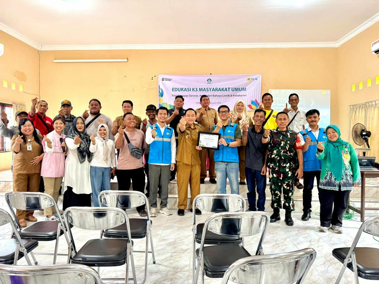 PLN UIP KLB) melalui PLN Unit Pelaksana Proyek Kalimantan Bagian Barat 3 (UPP KLB 3) melaksanakan Edukasi Keselamatan dan Kesehatan Kerja (K3) Masyarakat Umum bagi warga Kelurahan Palangka 