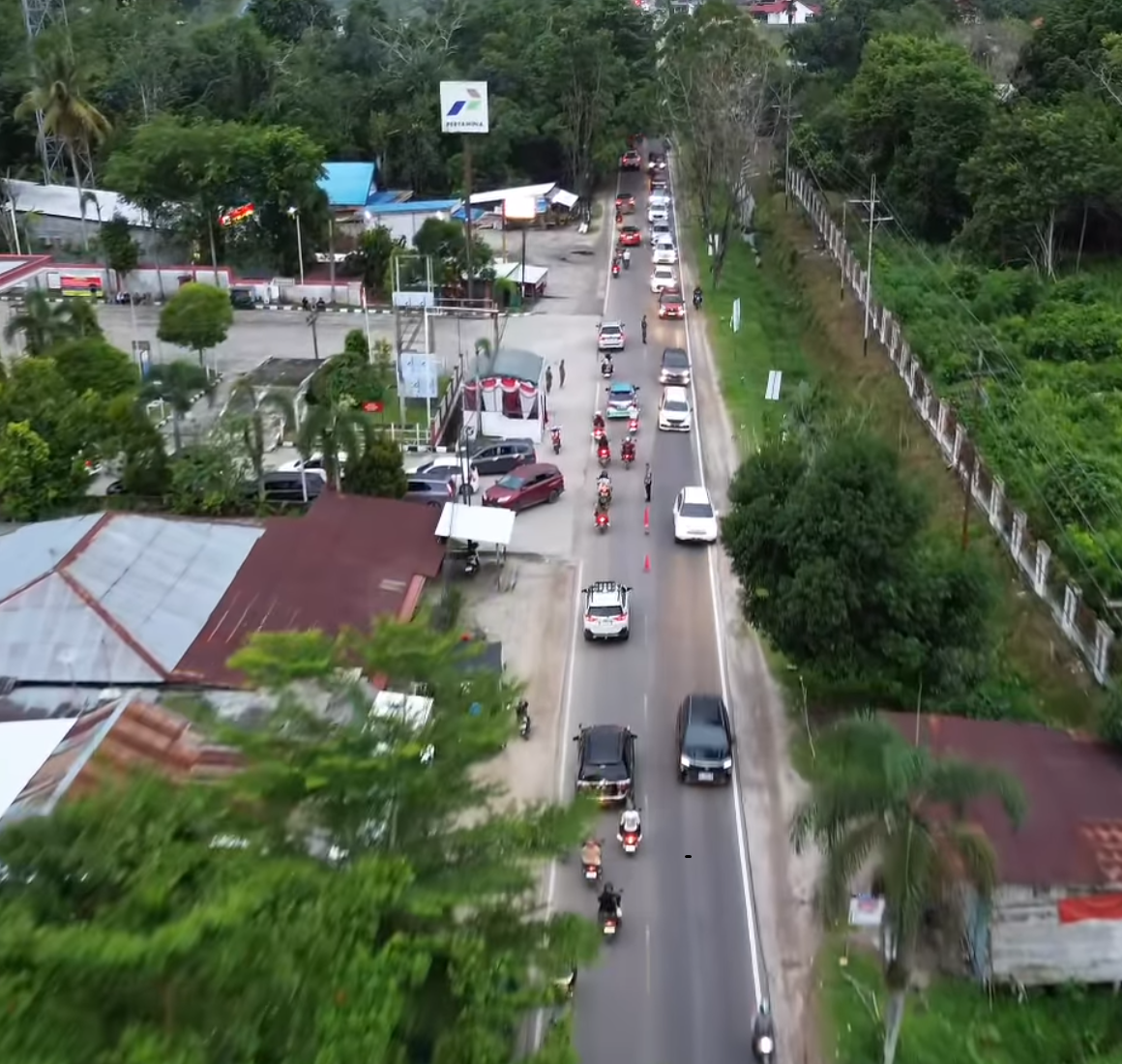Ruas jalan Tjilik Riwut  sekitar Bukit Tangkiling Palangka Raya, yang sering terpantau padat arus lalulintas dan rawan kecelakaan.