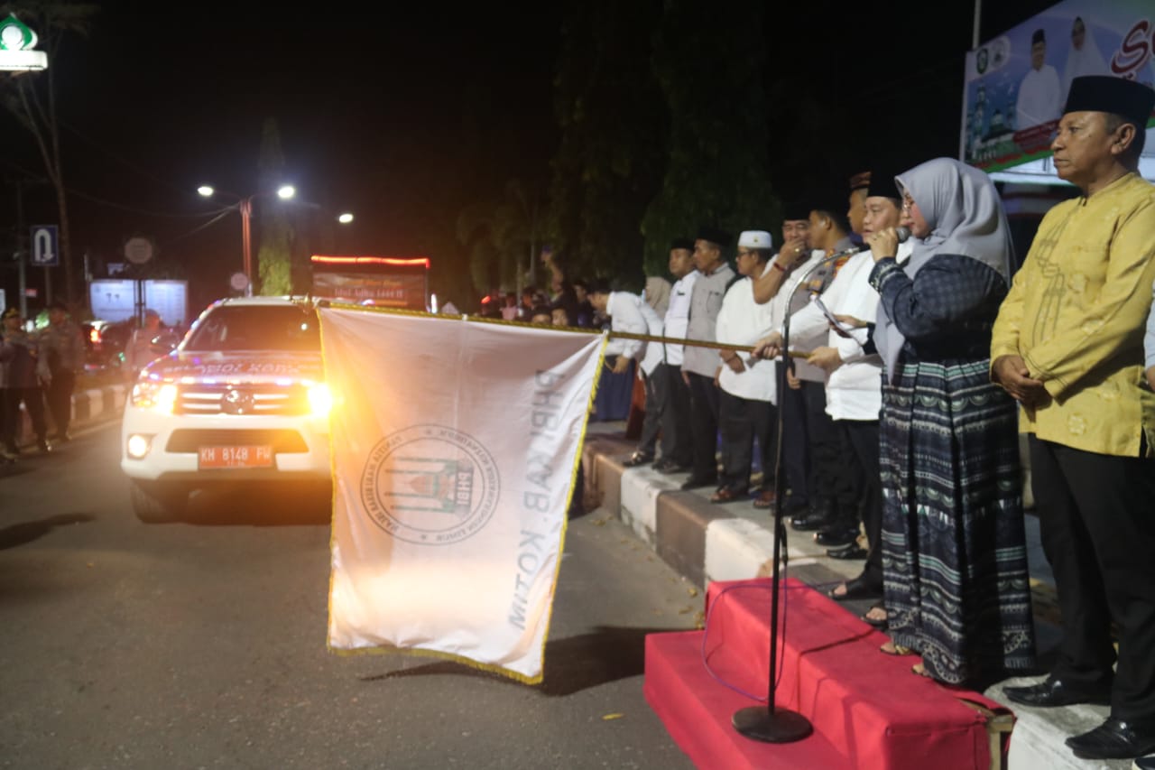 Pelepasan peserta takbiran keliling di depan Rujab Bupati Kotim pada malam lebaran 1446 H lalu. 