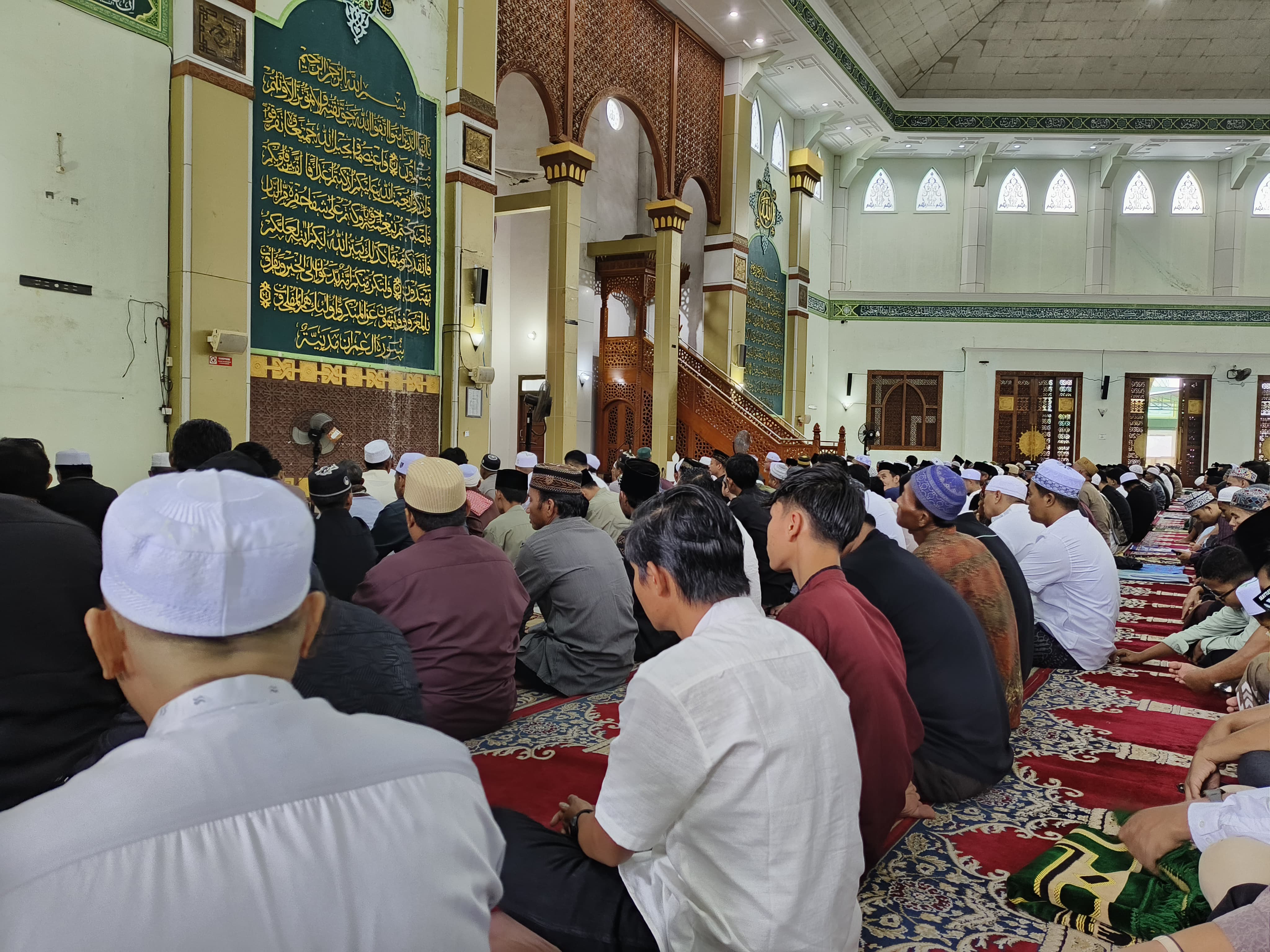Pelaksanaan Salat Idulfitri 1447 Hijriah di Masjid Agung Wahyu Al-Hadi Sampit, Sabtu (21/3/2026).  (Akbar)