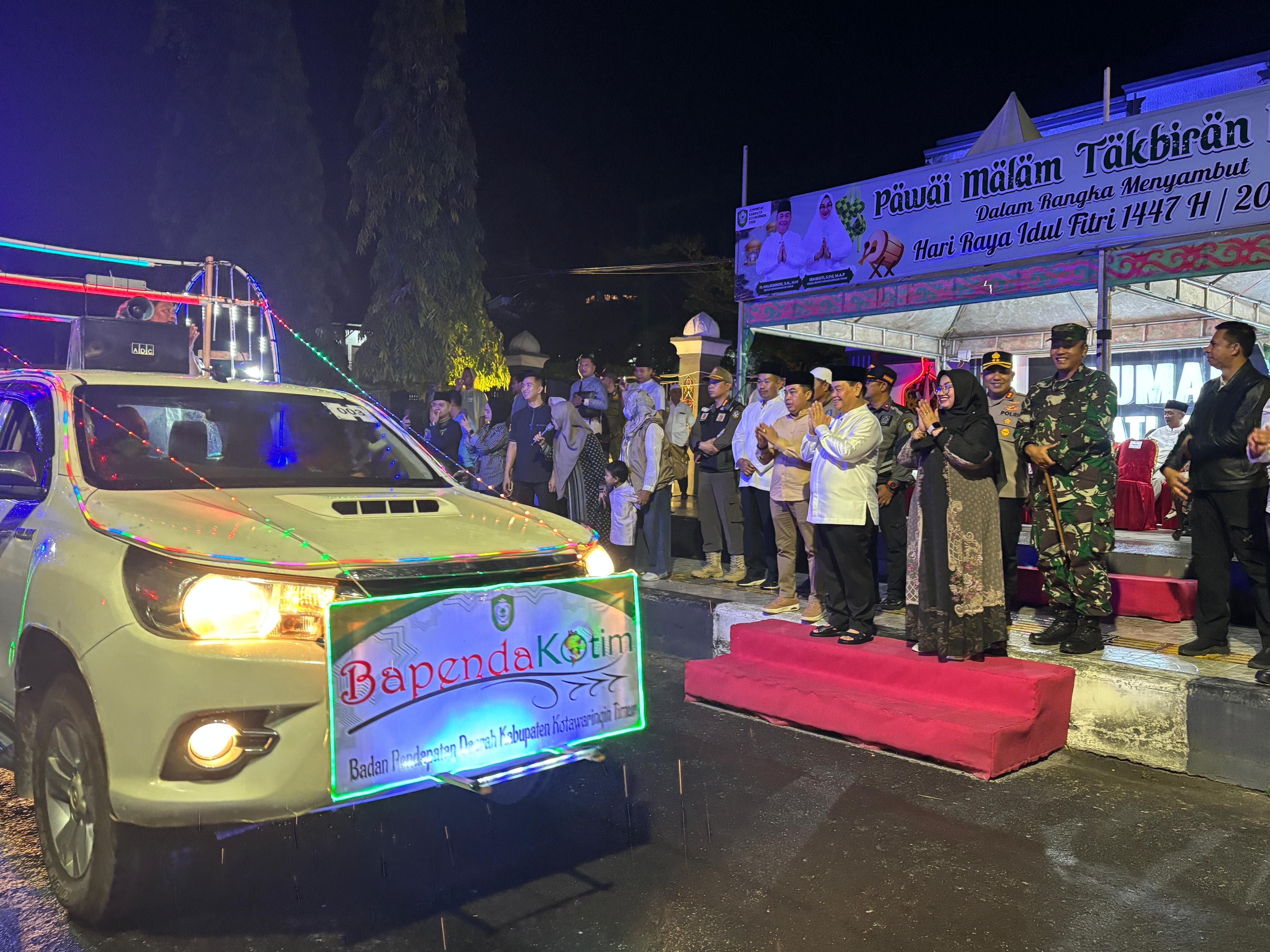 Pelepasan pawai takbiran di depan rumah jabatan Bupati Kotim, Jumat (20/3/2026).  (Akbar/Radar Sampit)