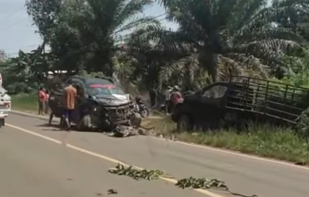 Suasana lokasi kecelakaan dua mobil di Cempaga Hulu, Kabupaten Kotawaringin Timur, Senin (23/3/2026).   