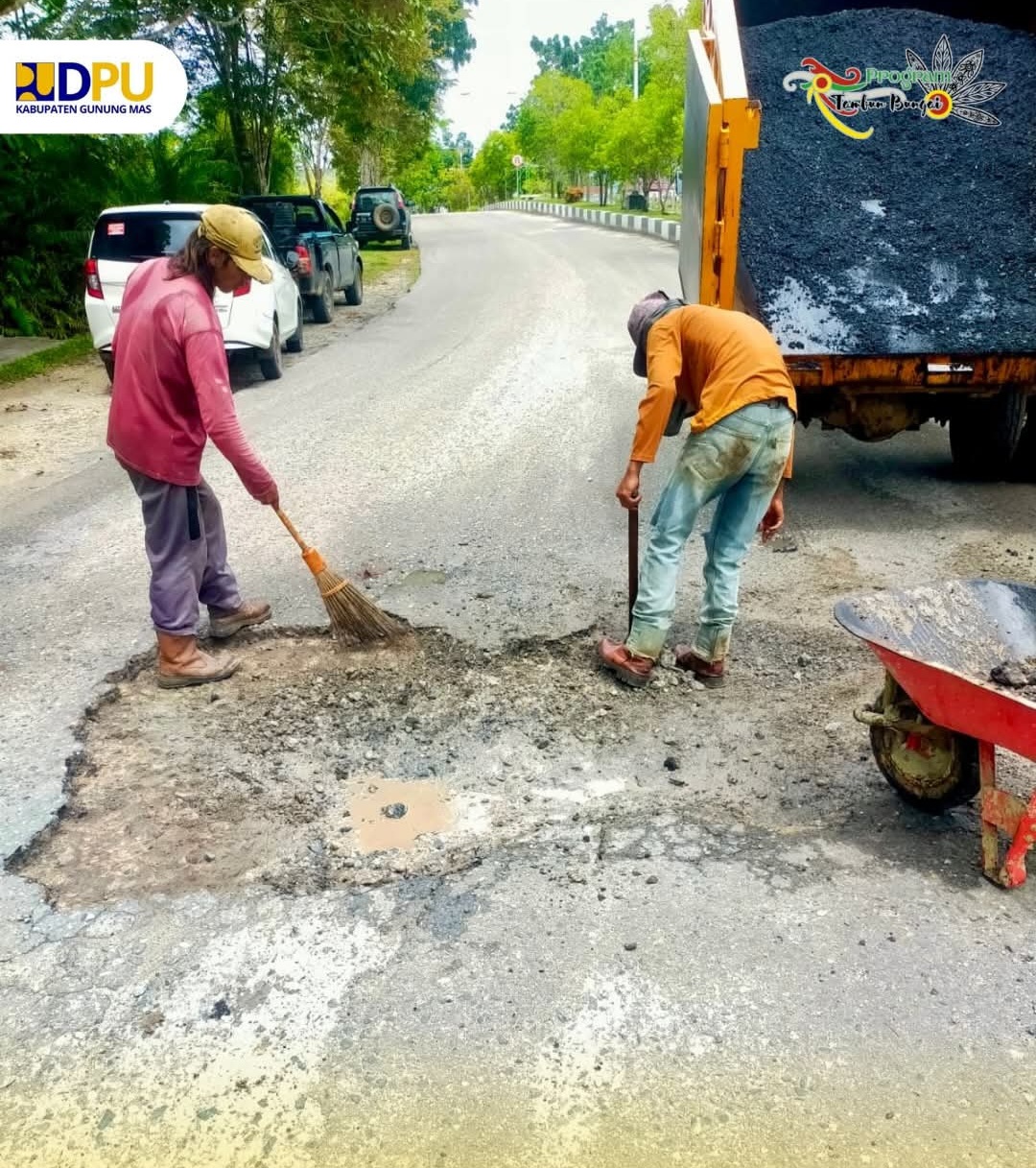 Suasana pelaksanaan perbaikan jalan dalam Kota Kuala Kurun, di Jalan Letjen Suprapto, belum lama ini. 