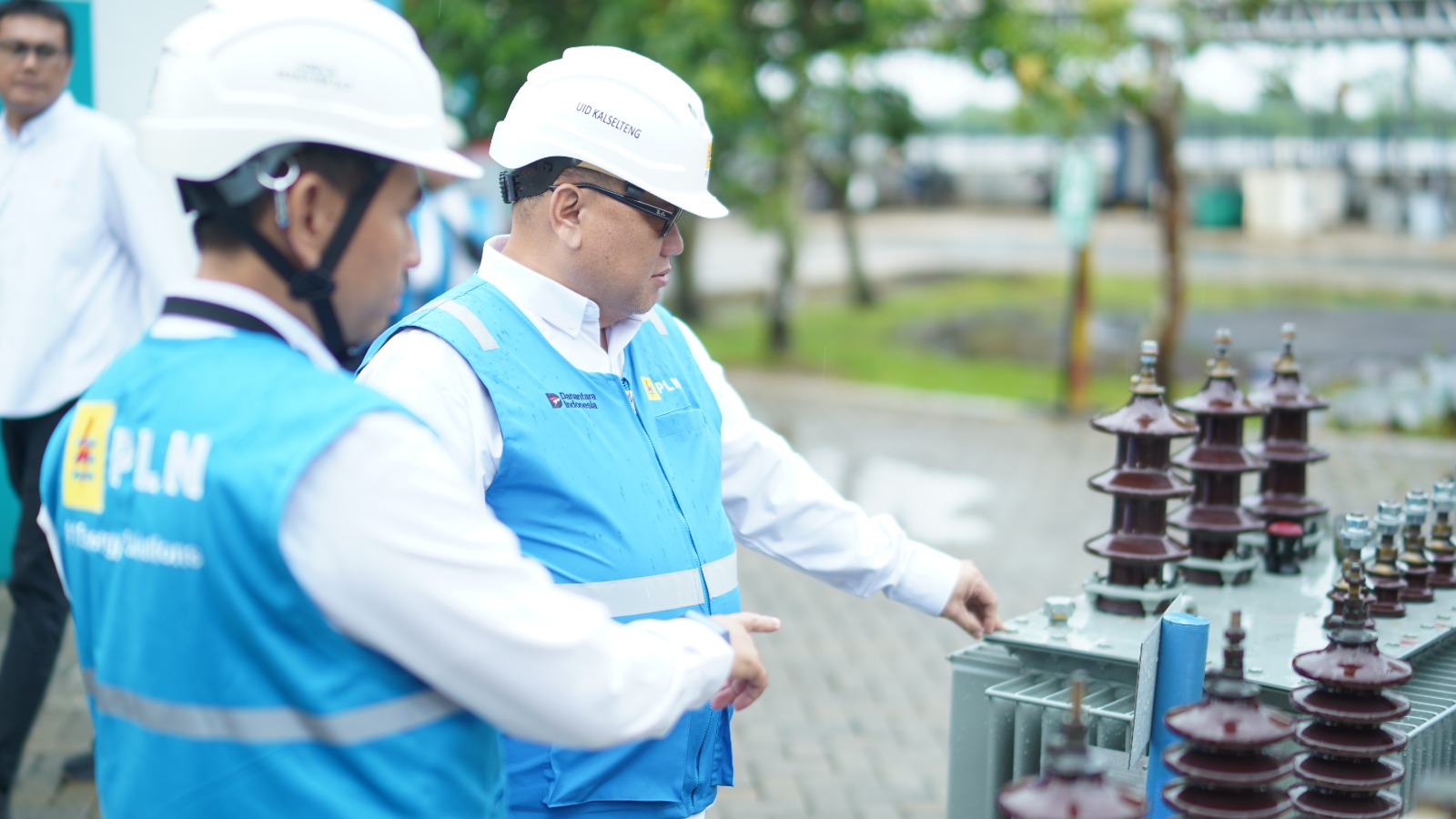 General Manager PLN UID Kalselteng Iwan Soelistijono melakukan pengecekan kesiapan material dan peralatan dalam mendukung momen Siaga RAFI.