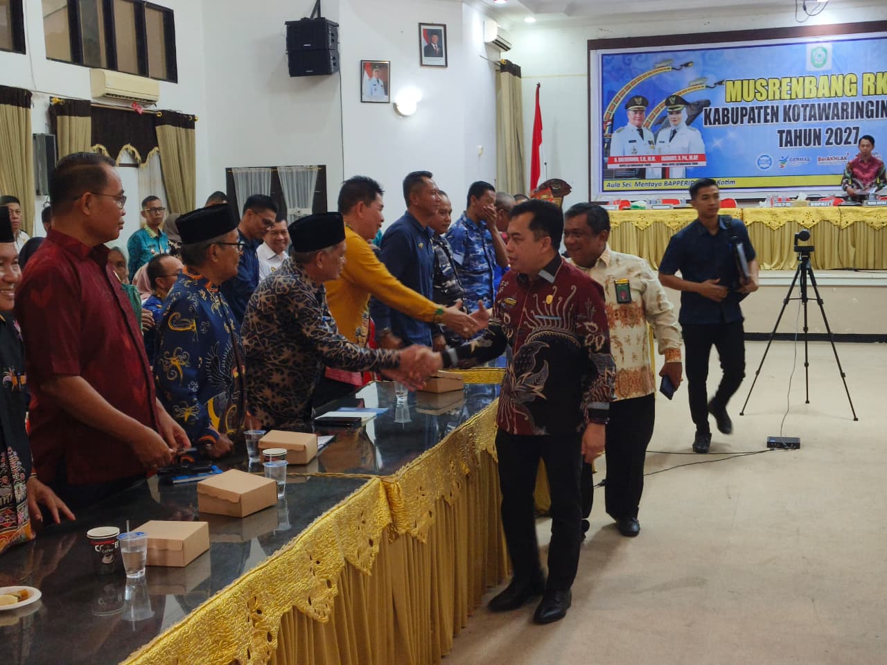 Ketua DPRD Kotim, Rimbun, saat menghadiri Musyawarah Perencanaan Pembangunan (Musrenbang) RKPD yang digelar di Aula Bapperida Kotim, Kamis (26/3/2026).  (Akbar/Radar Sampit)