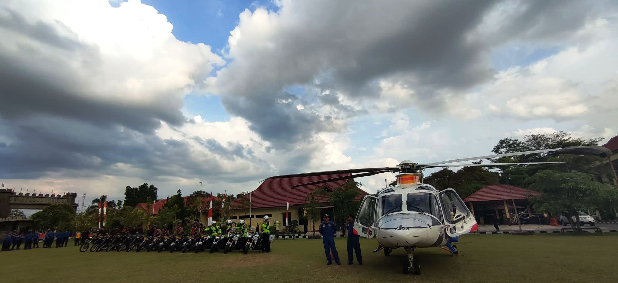 Personel Polda Kalteng dan armada helikopter yang disiagakan dan turut diturunkan dalam Operasi Ketupat Telabang 2026 dan pengawasan arus mudik dan balik, baru-baru tadi.