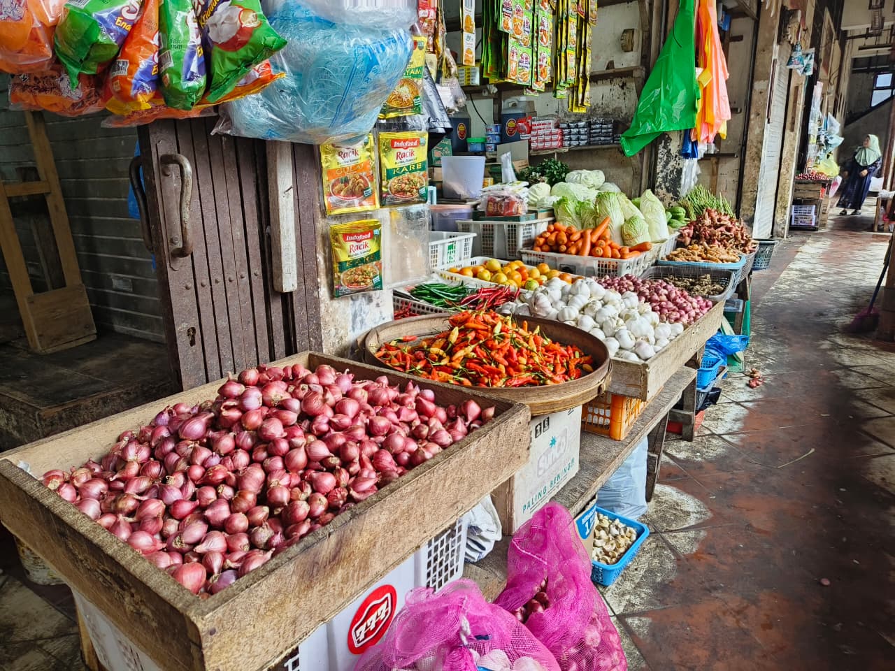 Pedagang bahan pokok di PPM Sampit.  (Akbar/Radar Sampit)