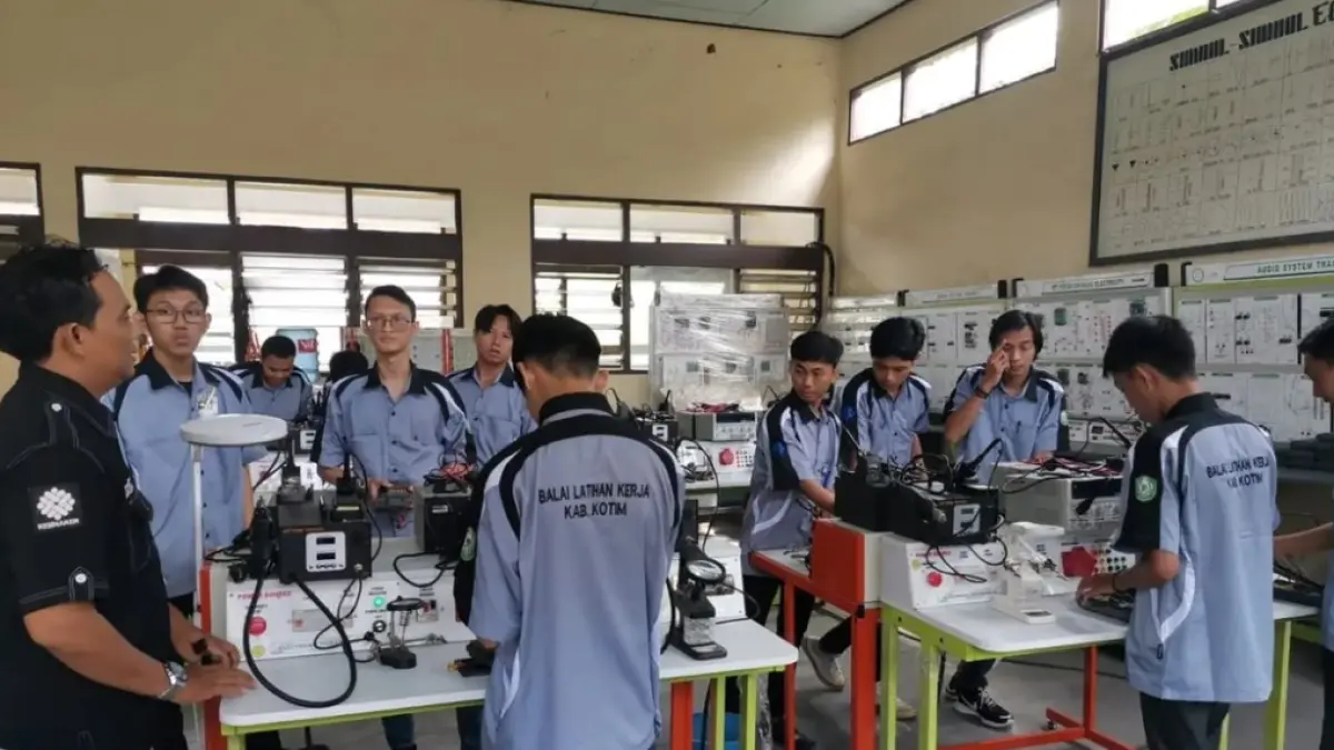 Para peserta mengikuti program pelatihan kejuruan di UPTD BLK Sampit, beberapa waktu lalu. &nbsp;(dok. blk kotim)
