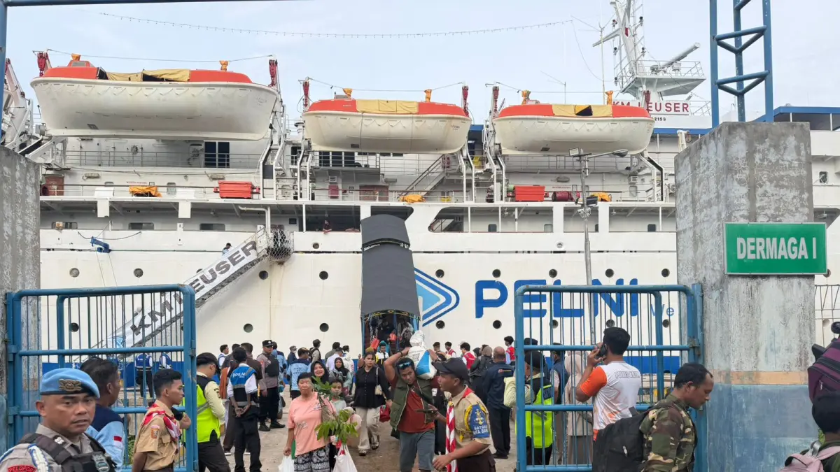 DEBARKASI: Arus balik penumpang di Pelabuhan Sampit berpotensi menambah jumlah pencari kerja pasca Lebaran di Kotim. Dok. YUNI/RADAR SAMPIT&nbsp;