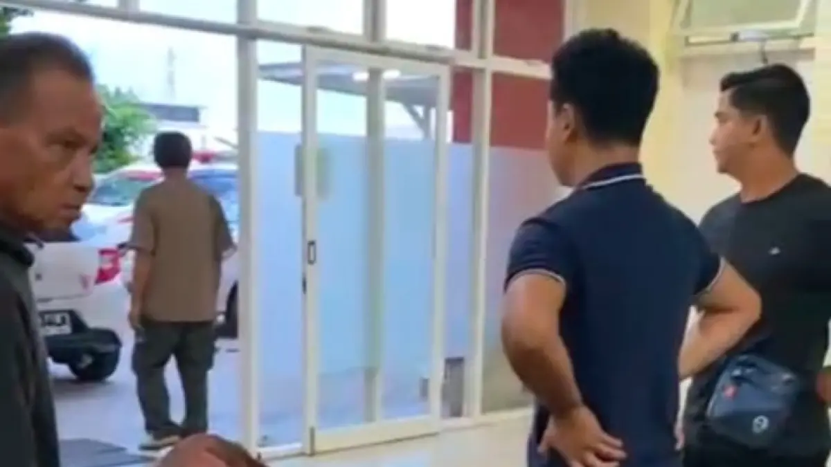 Jenazah perempuan hamil yang ditemukan tewas tergantung di kamar mandinya. (warga/radar sampit)