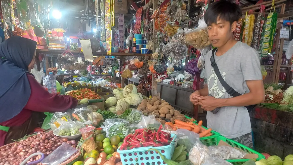 Aktivitas perdagangan di Pasar Saik Kuala Pembuang (Rifani/Radar Sampit)