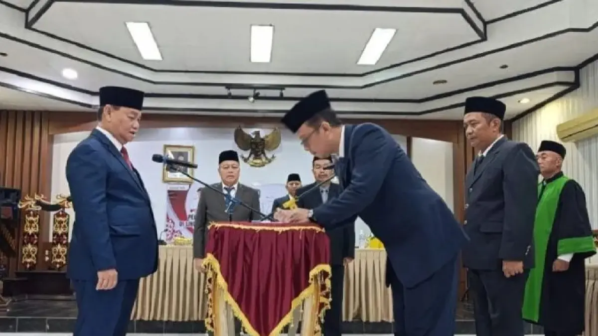 Bupati Kotim Halikinnor melantik belasan pejabat di lingkungan pemerintah daerah setempat, Senin (6/4/2026). ANTARA/Devita Maulina