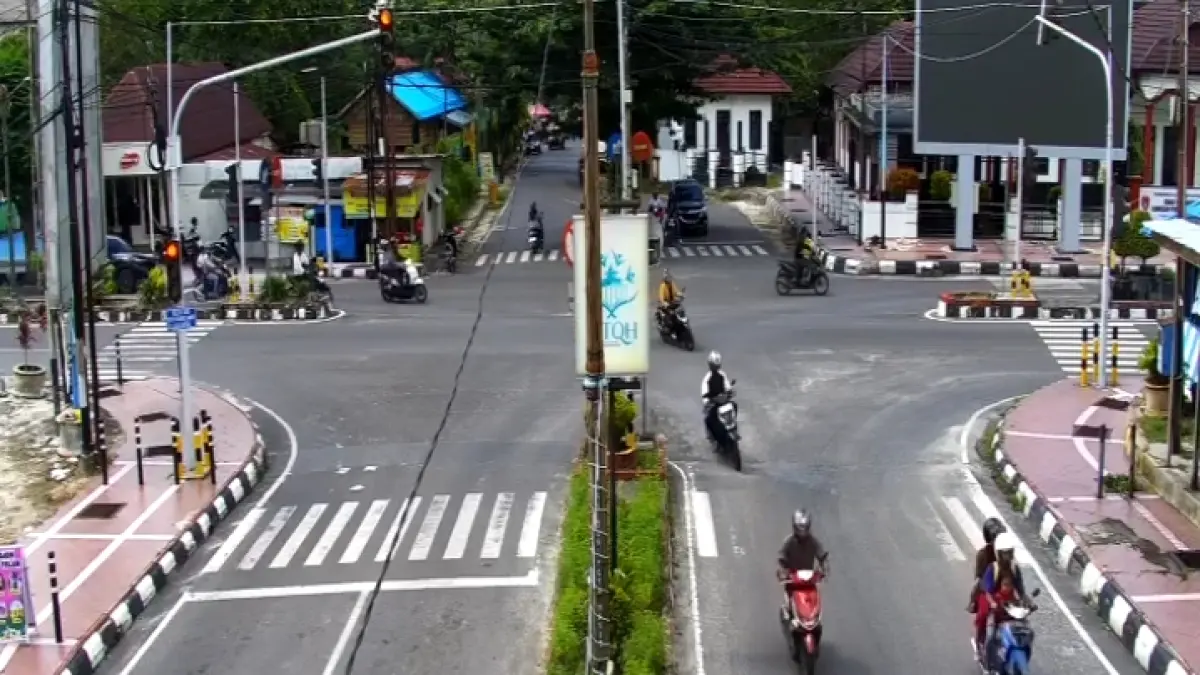 Suasana simpang lampu merah Dinas Perumahan dan Permukiman (Perkim) Kotawaringin Barat, Senin 6 April 2026.  (ist)
