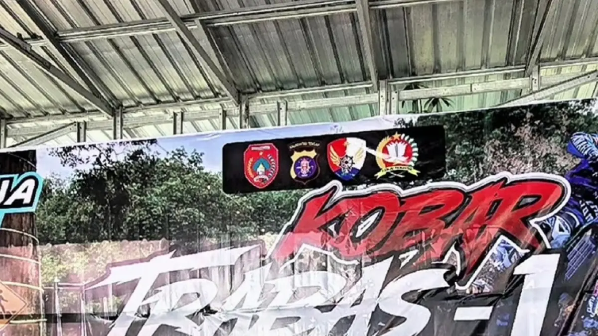  Wakil Bupati Kobar (tengah) menghadiri acara Trabas-1 Sungai Fortuna 2026.  