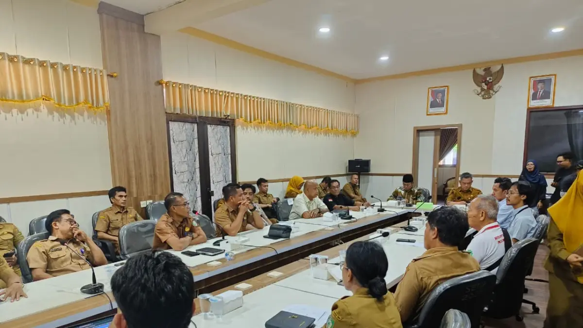 Audiensi terkait program listrik desa yang digelar di Ruang Rapat Gedung B Setda Kotim, Selasa (7/4).  (Akbar/Radar Sampit)