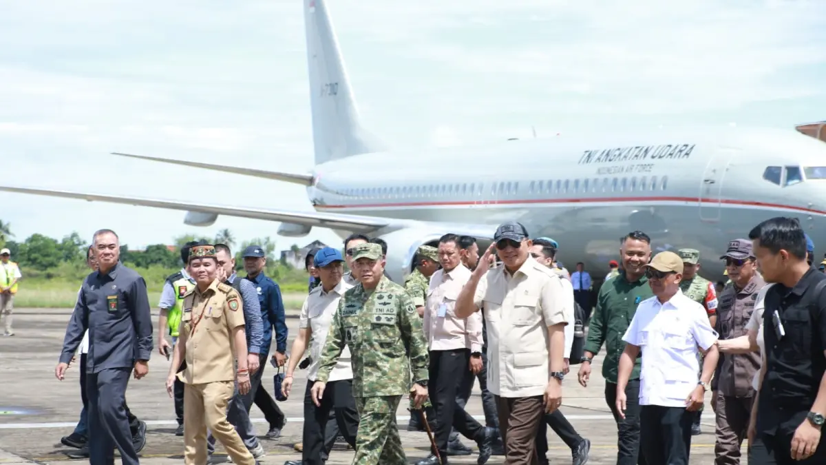 Rombongan Menteri Pertahanan (Menhan) Sjafrie Sjamsoeddin, Panglima TNI, Kapolri dan Kajagung RI serta Satgas PKH, Menteri ESDM dan pejabat pemerintah pusat, saat baru tiba di Bandara Tjilik Riwut Palangka Raya, Selasa (7/4) pagi.(istimewa)