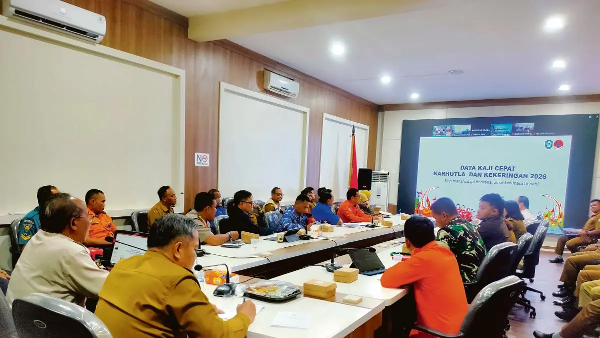 RAKOR: Lintas instansi mengikuti rapat koordinasi penanganan Karhutla dan Bencana Kekeringan, Selasa (7/4/2026). FOTO: YUNI/RADAR SAMPIT 