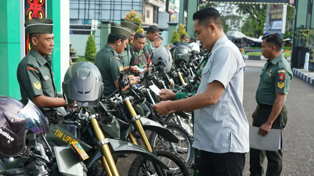 Pemeriksaan kelengkapan seluruh kendaraan dinas maupun pribadi milik anggota Kodim 1016/Palangka Raya, Kamis (9/4). (dodi/radarsampit)