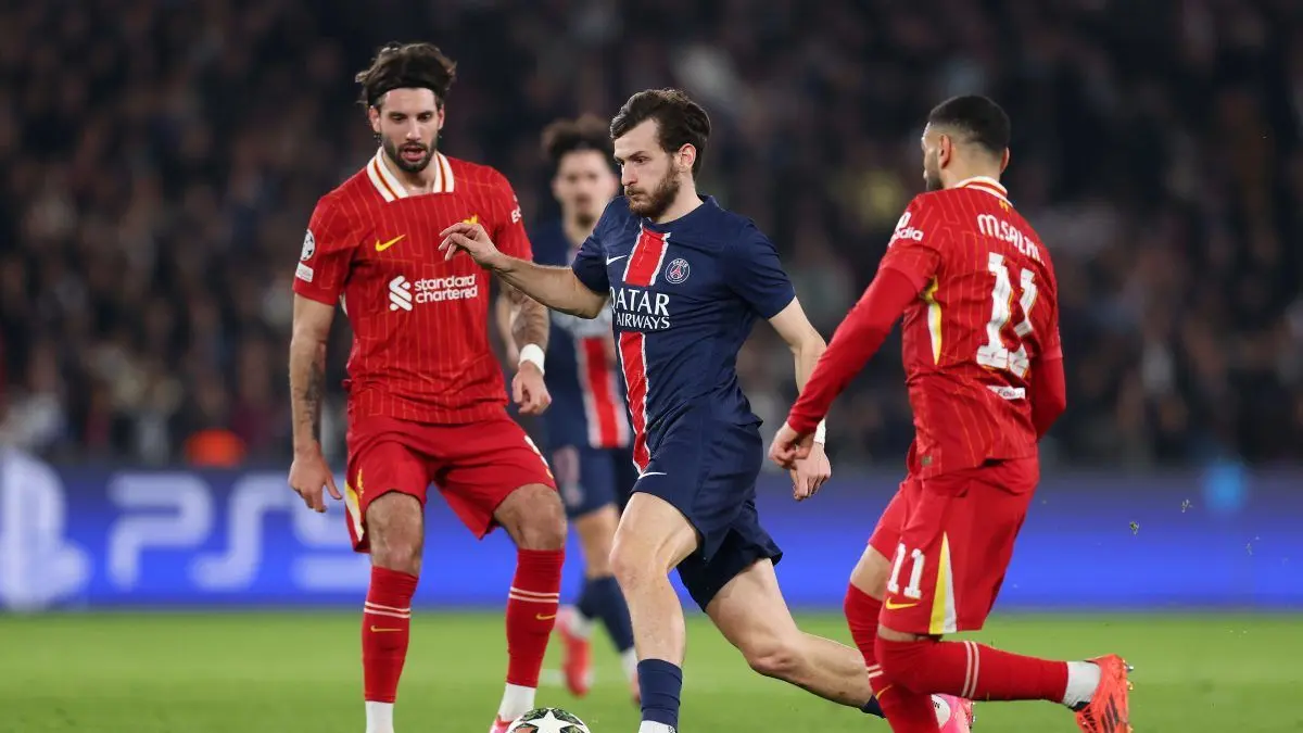 Pertemuan pemain PSG dan Liverpool dalam leg 1 perempat final UCL 2025/2026, Kamis (9/4) dini hari WIB