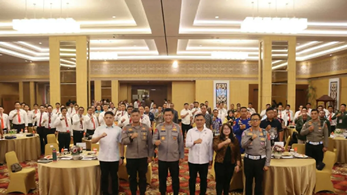 Jajaran Polda Kalteng dan Bareskrim Polri bersama peserta pembinaan teknis dan peningkatan kemampuan fungsi Korwas PPNS, di Palace Ballroom Hotel Aquarius, Palangka Raya.(istimewa/Polda Kalteng)