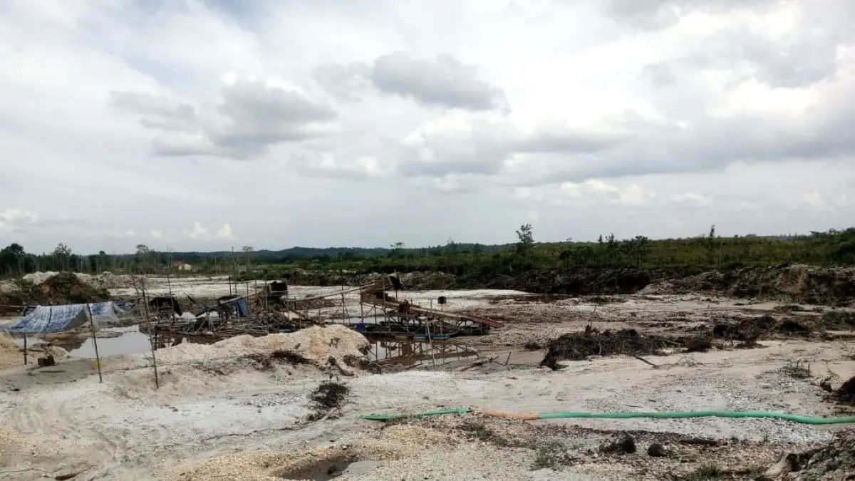 PENAMBANGAN : Aktivitas penambangan emas yang digeluti masyarakat di Kelurahan Tampang Tumbang Anjir, Kecamatan Kurun, Kabupaten Gunung Mas. FOTO : WARGA/RADAR SAMPIT