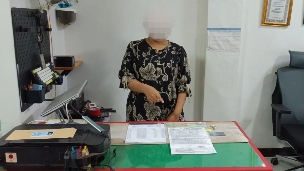 Perempuan berinisial NF (32) yang diduga menggelapkan pikap rental diamakan Polres Kotim.