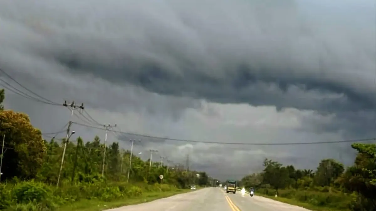 Awan mendung di langit Kabupaten Kotawaringin Timur, Kalimantan Tengah.&nbsp;