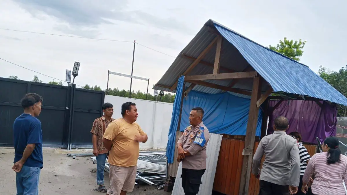 DATANGI TKP : Personel Polsek Sabangau Polresta Palangka Raya mendatangi Panti Asuhan Rumah Pemulihan Borneo, Minggu (12/4/2026). FOTO: IST/RADAR SAMPIT