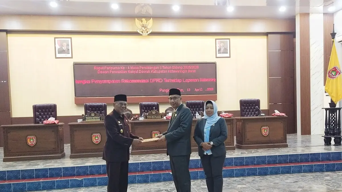 Penyerahan rekomendasi DPRD Kobar terhadap LKPJ Bupati Kobar tahun 2025 dalam rapat paripurna Senin 13 April 2026.&nbsp;(SYAMSUDIN/RADAR SAMPIT) &nbsp;