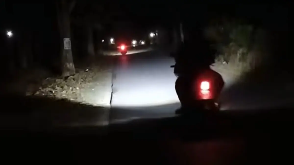 Suasana malam di Jalan Cilik Riwut I, Kelurahan Madurejo, Pangkalan Bun, Senin 12 April 2026.&nbsp;