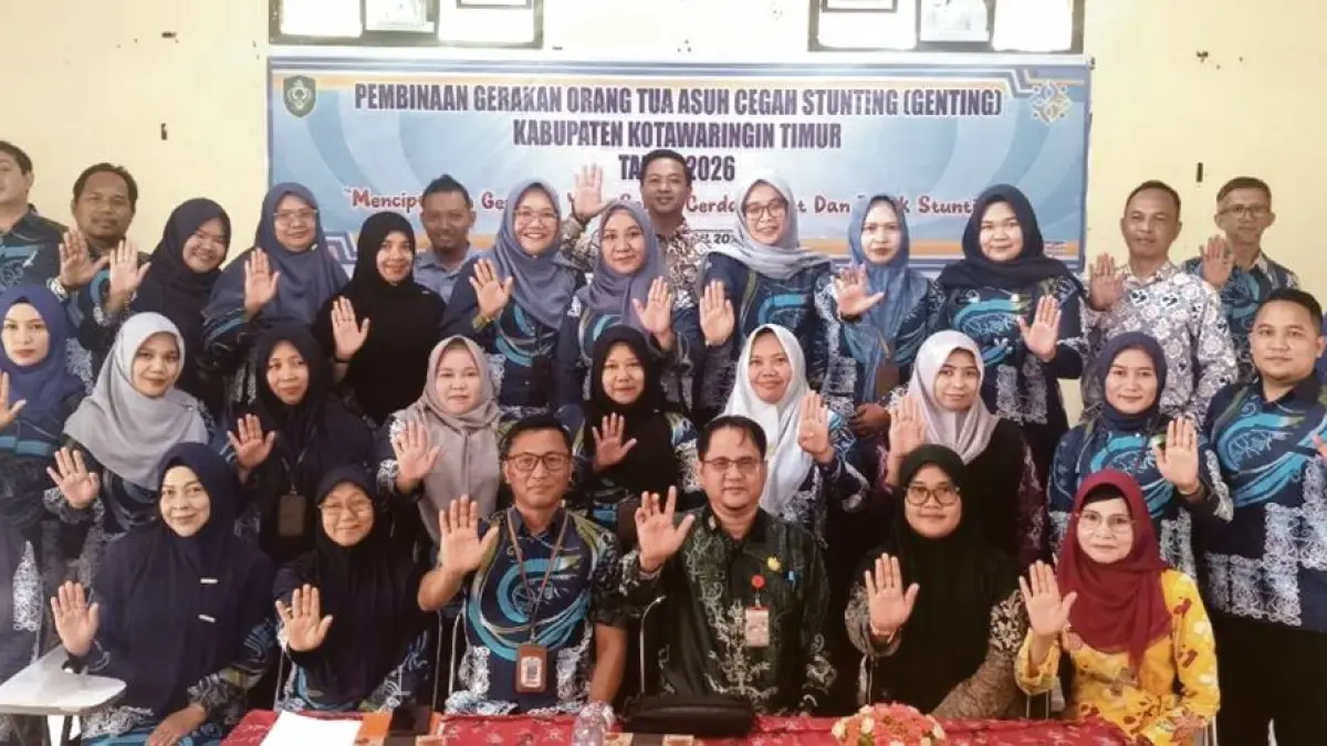 FOTO BERSAMA: Pembinaan Gerakan Orang Tua Asuh Cegah Stunting (Genting), Kamis (16/4/2026). FOTO: DP3AP2KB KOTIM/RADAR SAMPIT 