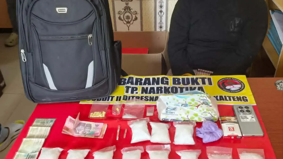 Seorang pria berinisial J (35) asal Kota Pontianak diamankan tim Direktorat Reserse Narkoba (Ditresnarkoba) Polda Kalimantan Tengah karena membawa  1 kilogram sabu. (ist)