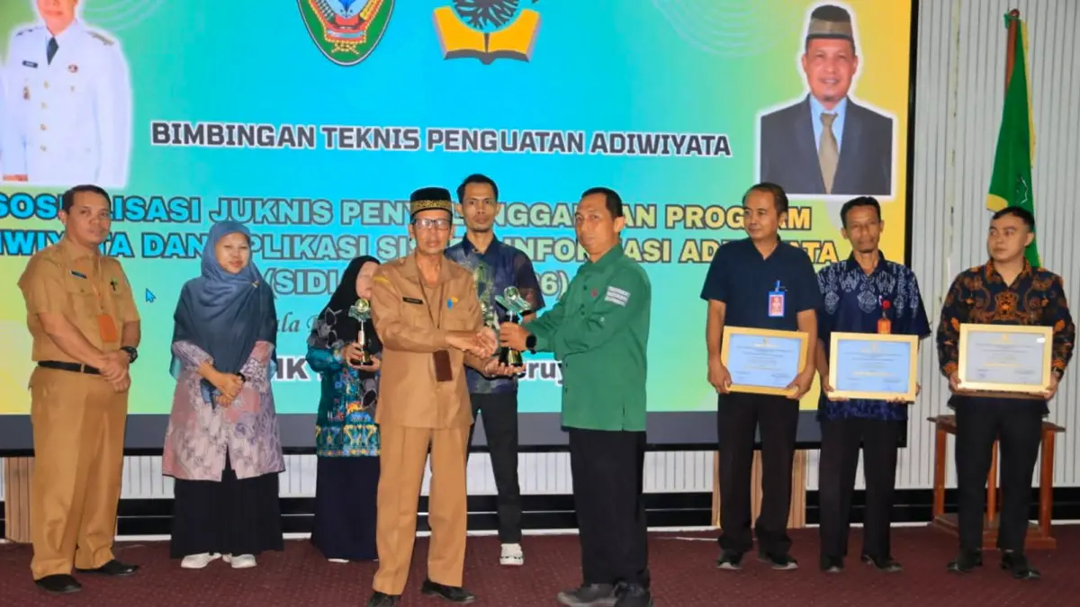 Staf Ahli Bupati Seruyan Muliadi membuka Bimtek Penguatan Sekolah Adiwiyata 2026 di Aula BKAD Seruyan, Rabu (15/4).   (rifani/radar sampit) 