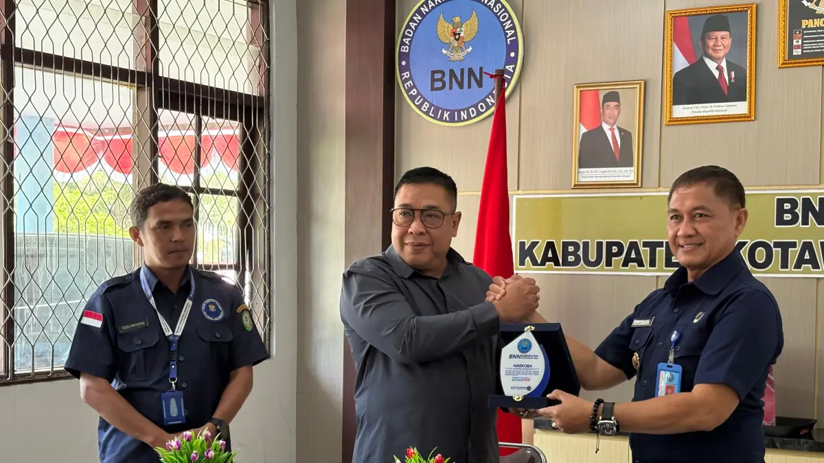 Kepala BNN Provinsi Kalteng Brigjen Pol Mada Roostanto dalam kunjungan kerjanya ke BNNK Kotim, Kamis (16/4).(yuni/radarsampit)