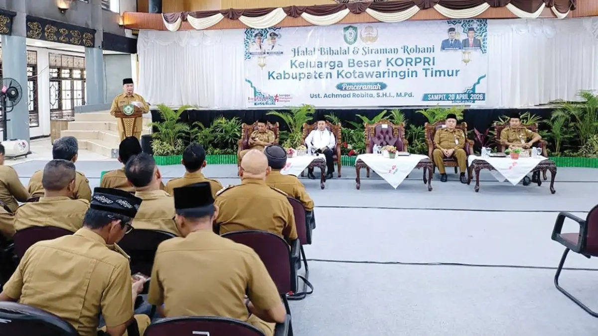 ARAHAN: Bupati Kotim Halikinnor memberikan arahan pada kegiatan Halal Bihalal KORPRI di lingkungan Pemkab Kotim, Senin (20/4/2026). FOTO: YUNI/RADAR SAMPIT 