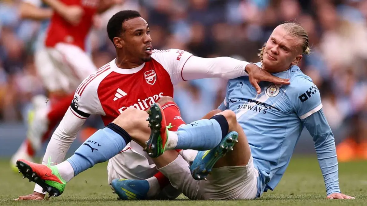Gabriel Jesus dan Haaland saat terlibat insiden saat Man City meladeni Arsenal dilanjutan Liga Inggris, akhir pekan lalu.(net)