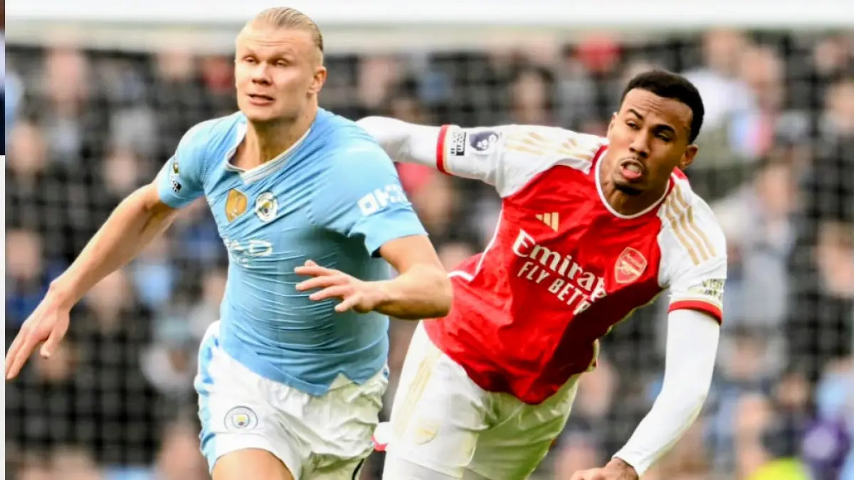 Ketatnya pertandingan antara Manchester City vs Arsenal, di Emirates Stadium, Minggu (19/4) malam WIB. (net)
