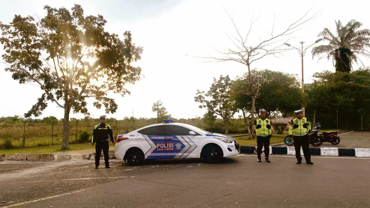 PATROLI : Satlantas Polresta Palangka Raya turun langsung menyisir kawasan rawan kejahatan dan balap liar, termasuk di sekitar Bandara Tjilik Riwut, Senin (20/4/2026). FOTO: IST/RADAR SAMPIT