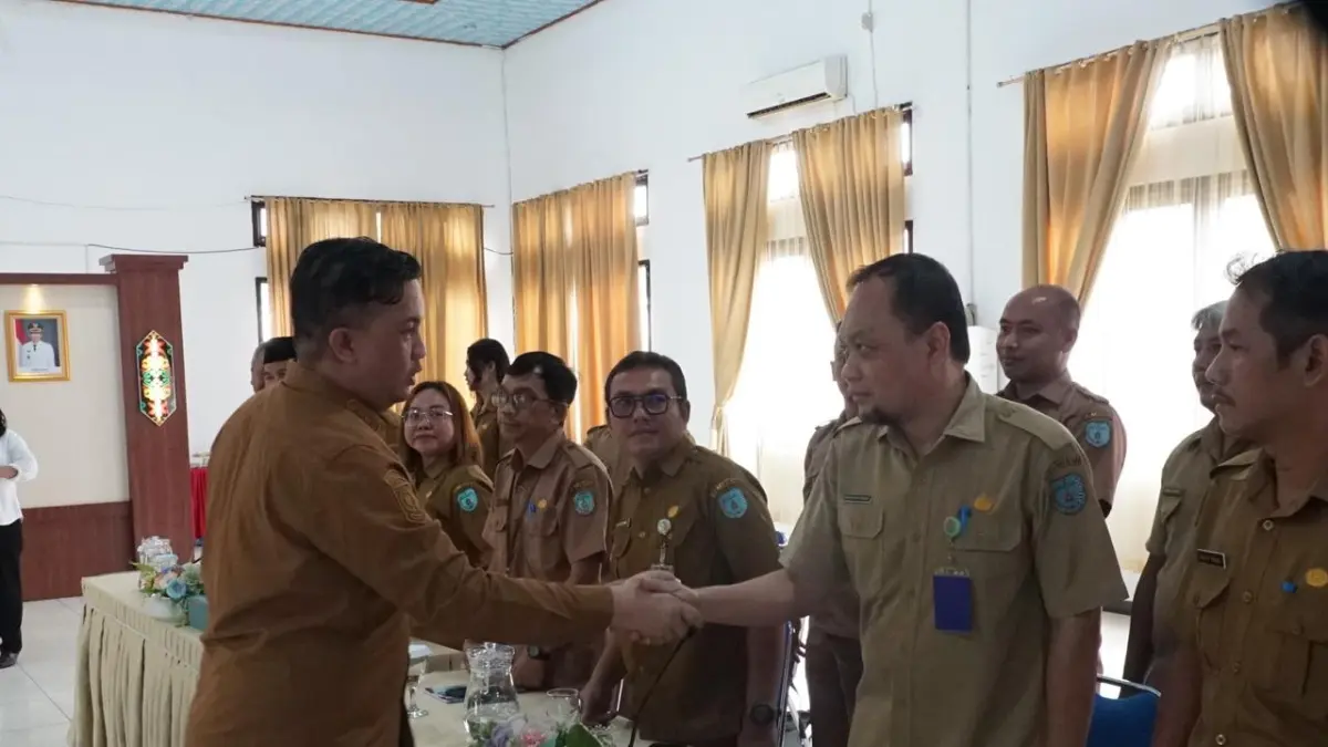 Bupati Lamandau Rizky Aditya Putra membuka kegiatan entry meeting bersama Tim Badan Pengawasan Keuangan dan Pembangunan (BPKP) Perwakilan Provinsi Kalimantan Tengah, Senin (20/4). (RIA/RADAR SAMPIT) 

&nbsp;