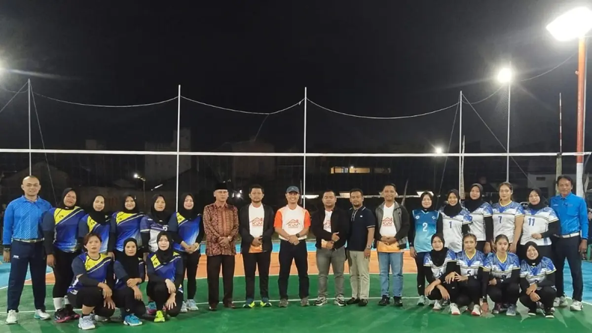 Turnamen Bola Voli Kim Property Cup resmi dimulai pada Selasa, 21 April 2026, di Taman Kolaborasi, Jalan Iskandar, Pangkalan Bun. (Syamsudin/Radar Sampit)