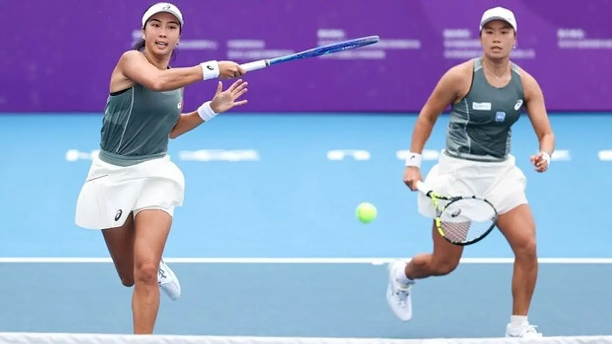Aldila Sutjiadi dan Janice Tjen dalam salah satu turnamen internasional. (net)