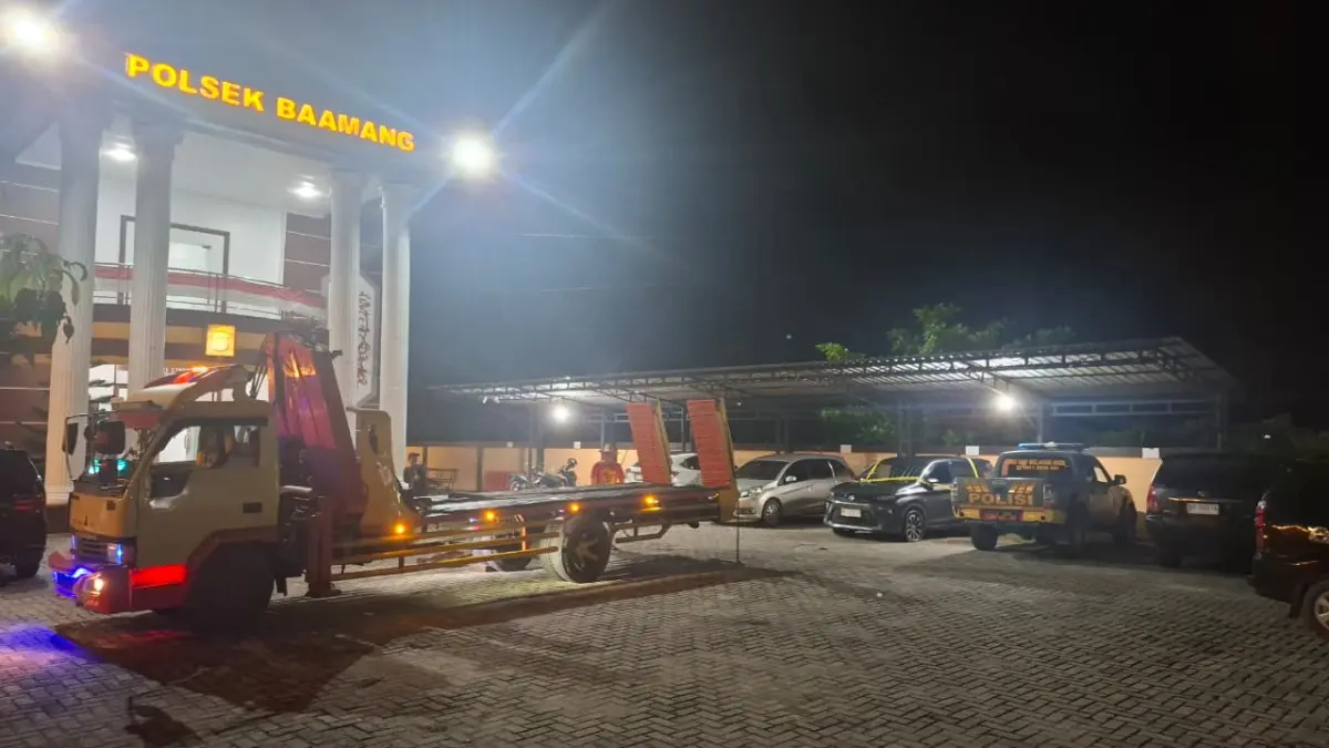 DIAMANKAN: Polisi mengamankan mobil yang digunakan bendahara desa Desa Bandar Agung untuk mengambil uang SHK milik koperasi. (Fahry/Radar Sampit)