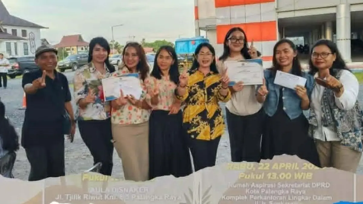 JUARA : Dinas Pendidikan Kota Palangka Raya berhasil menunjukkan performa terbaik dengan meraih Juara I pada dua kategori perayaan Paskah, yakni lomba vokal grup dan sambung lagu. FOTO: IST/RADAR SAMPIT
