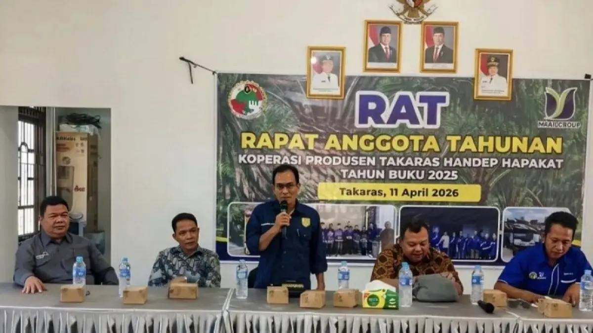 Suasana pelaksanaan RAT Koperasi Takaras Handep Hapakat tahun buku 2025 di Desa Takaras, Kecamatan Manuhing, pekan lalu. (distransnakerkop dan ukm gumas)