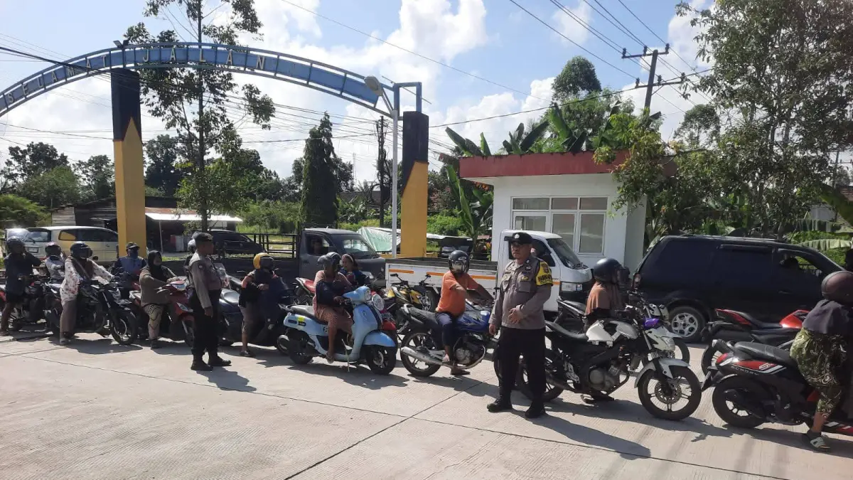 Pengawasan distribusi BBM di sejumlah SPBU di Kobar oleh Polres Kotawaringin Barat, Jumat 24 April 2026. (ist/radar sampit)